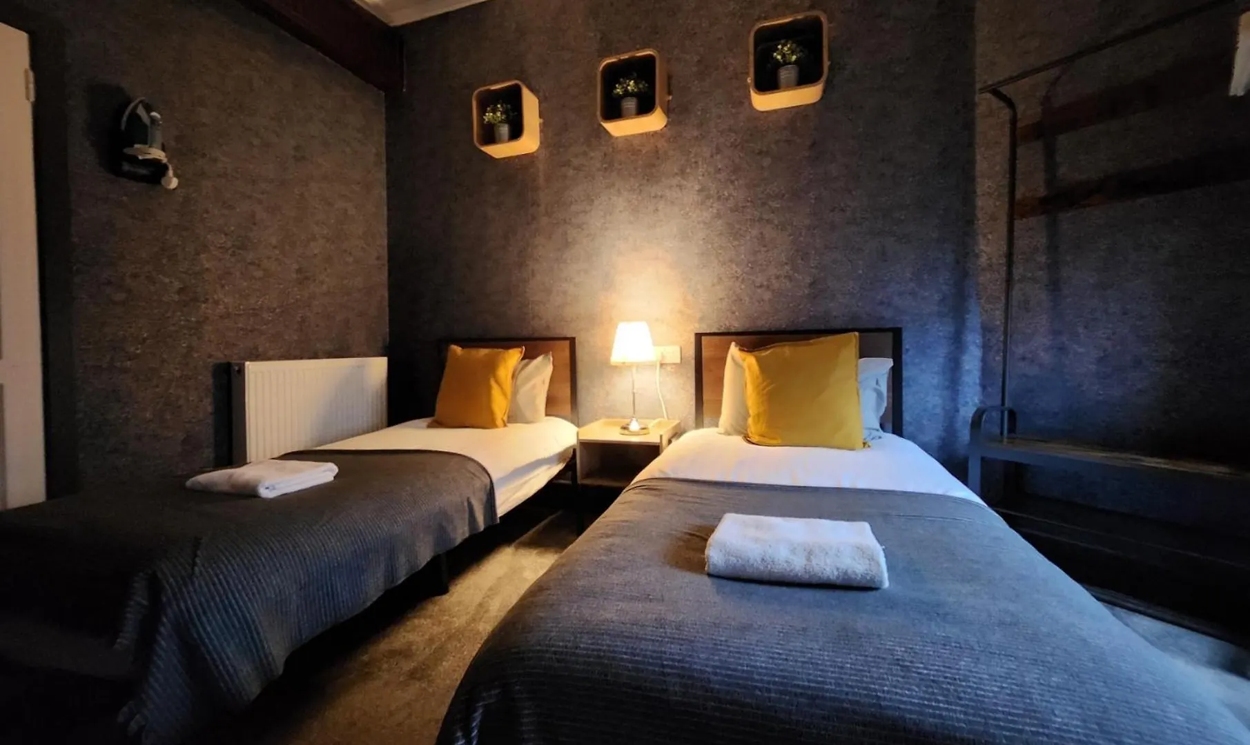 Frederick Douglass - Rooms In The City Edinburgh Guest house