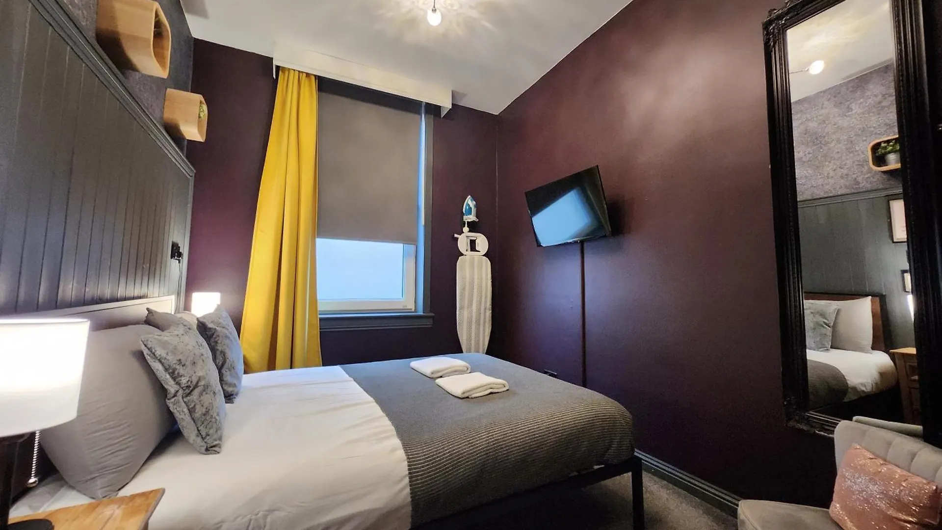 Frederick Douglass - Rooms In The City Edinburgh Guest house