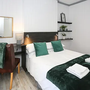 Oyo Queens Quarter Hotel Belfast