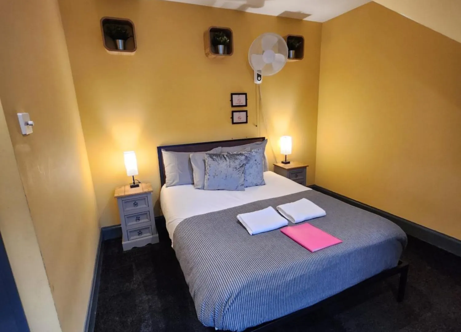 Frederick Douglass - Rooms In The City Edinburgh Guest house