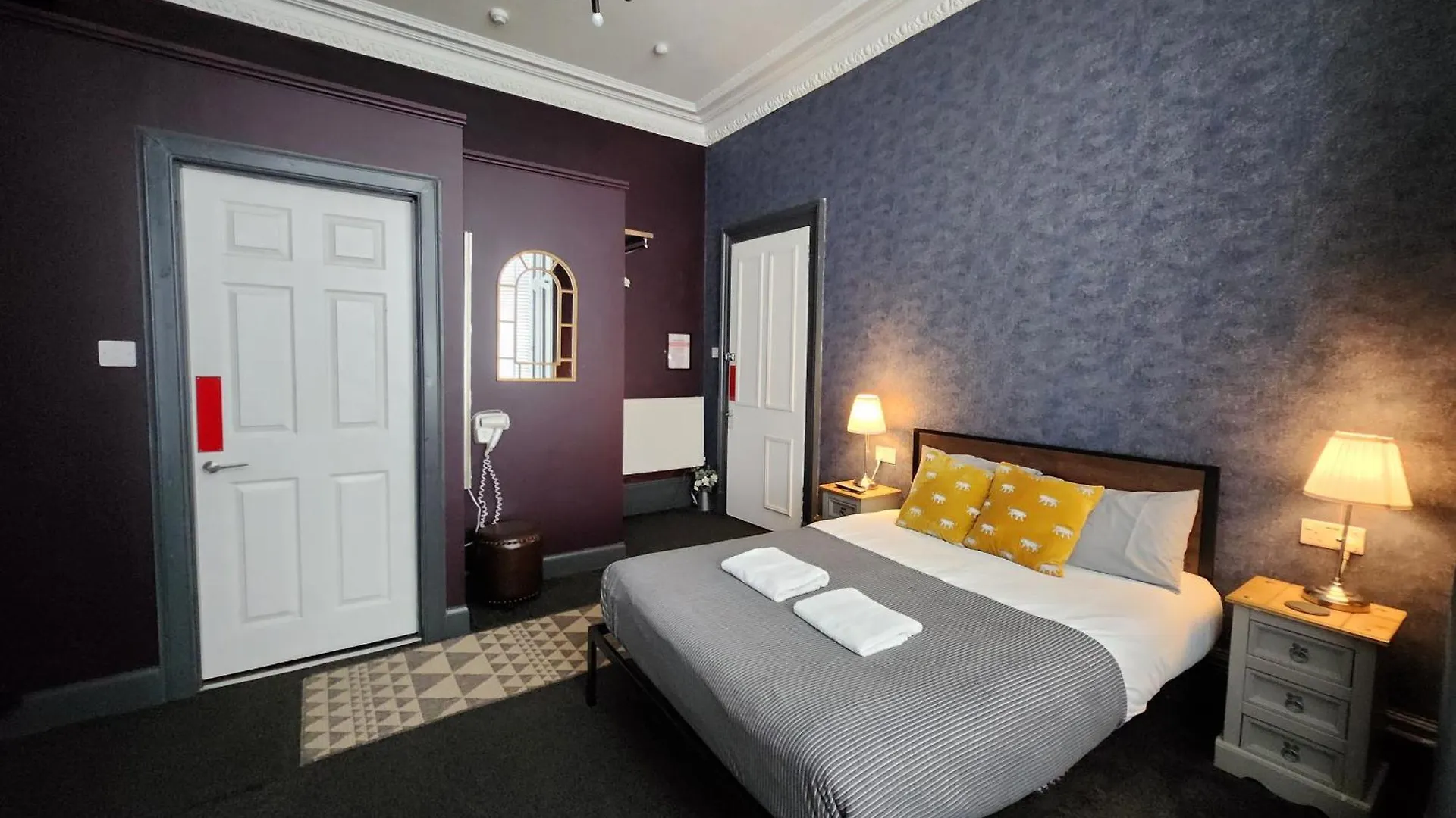 Frederick Douglass - Rooms In The City Edinburgh 0*,  United Kingdom