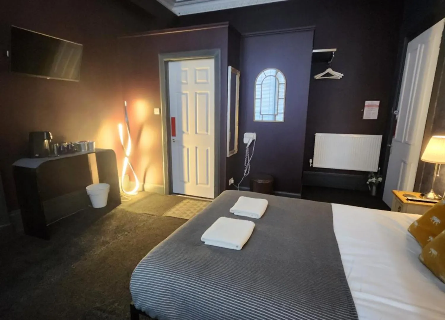 Frederick Douglass - Rooms In The City Edinburgh Guest house