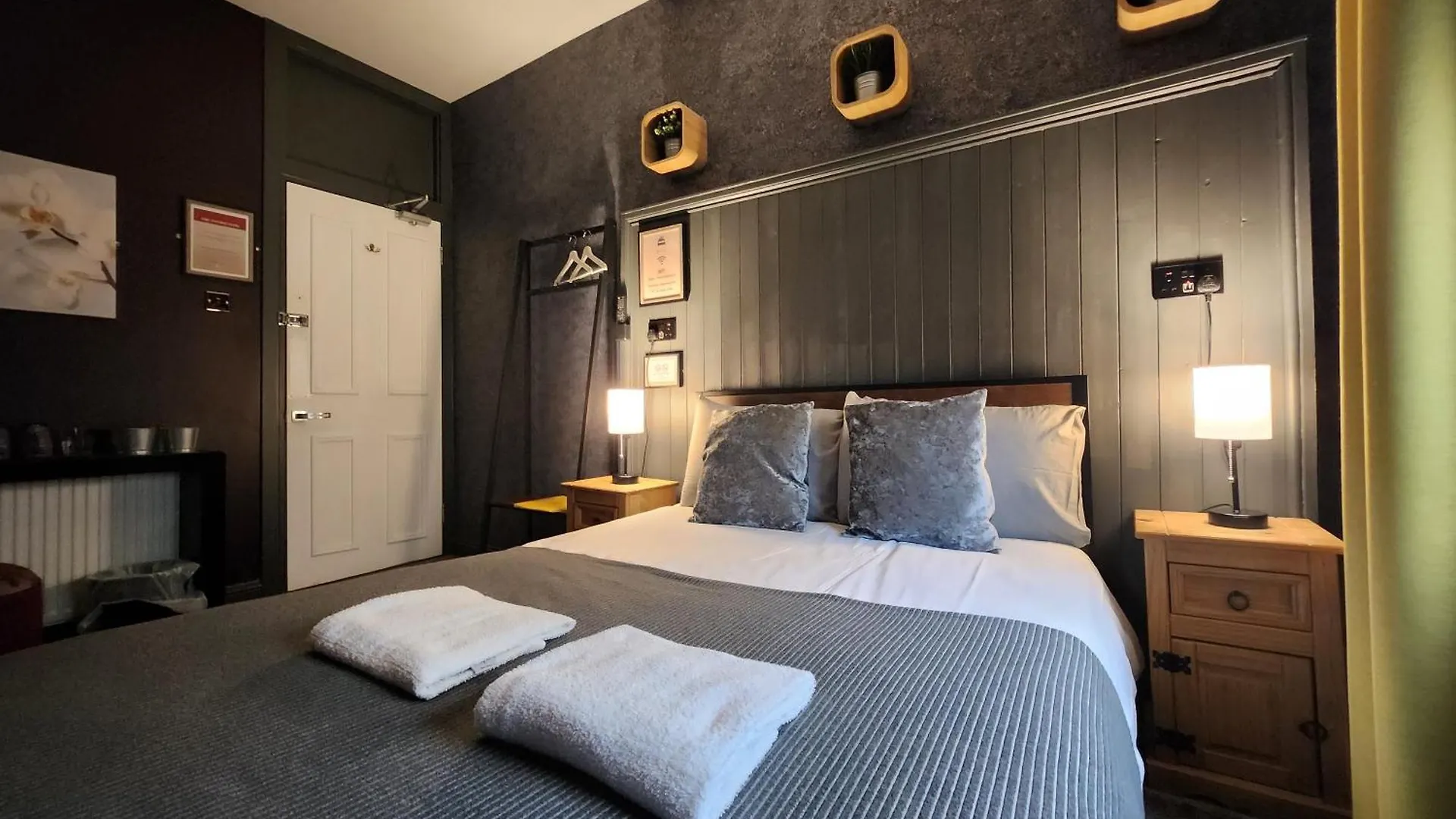 Frederick Douglass - Rooms In The City Edinburgh 0*,  United Kingdom