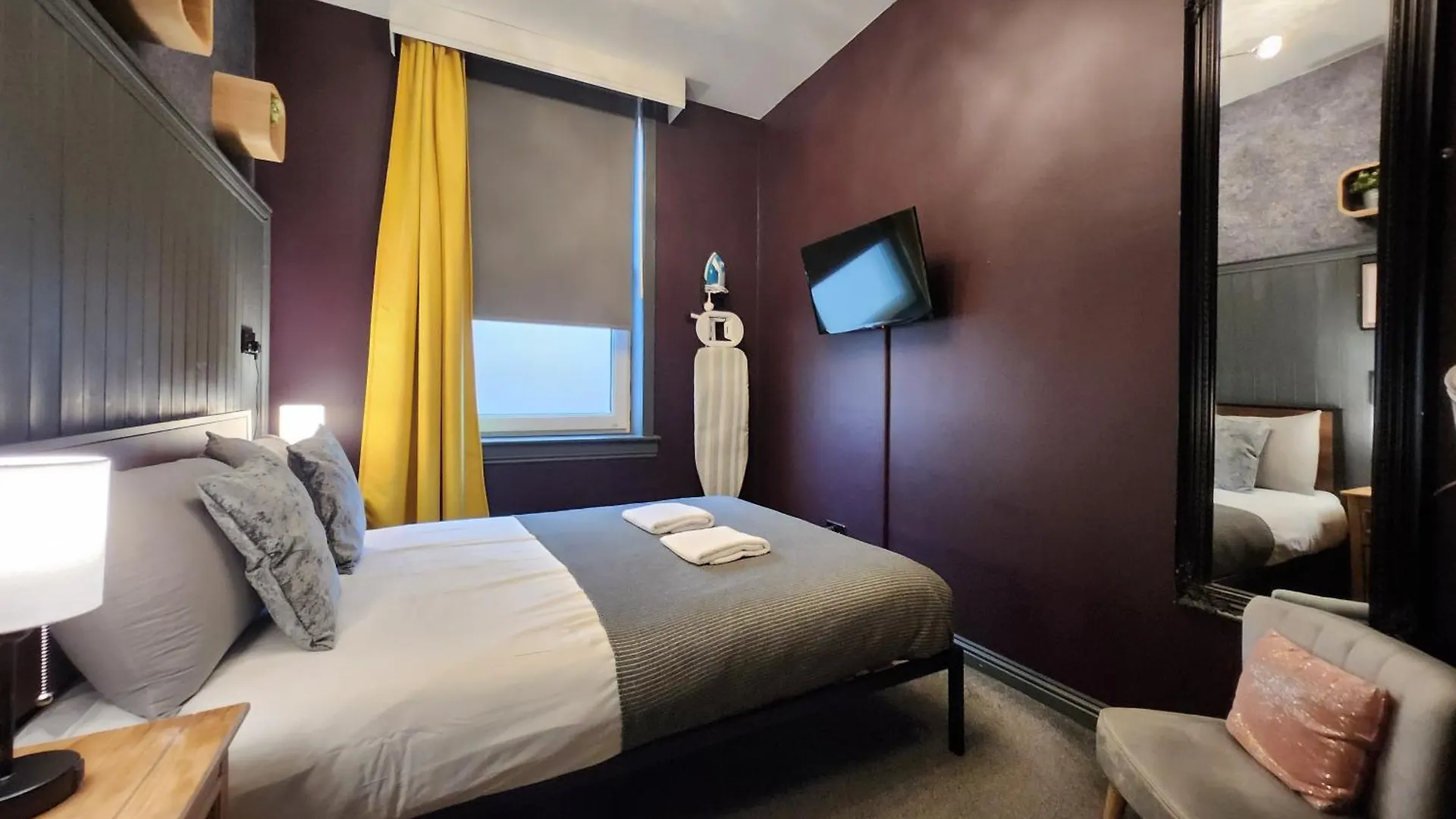 Frederick Douglass - Rooms In The City Edinburgh Guest house