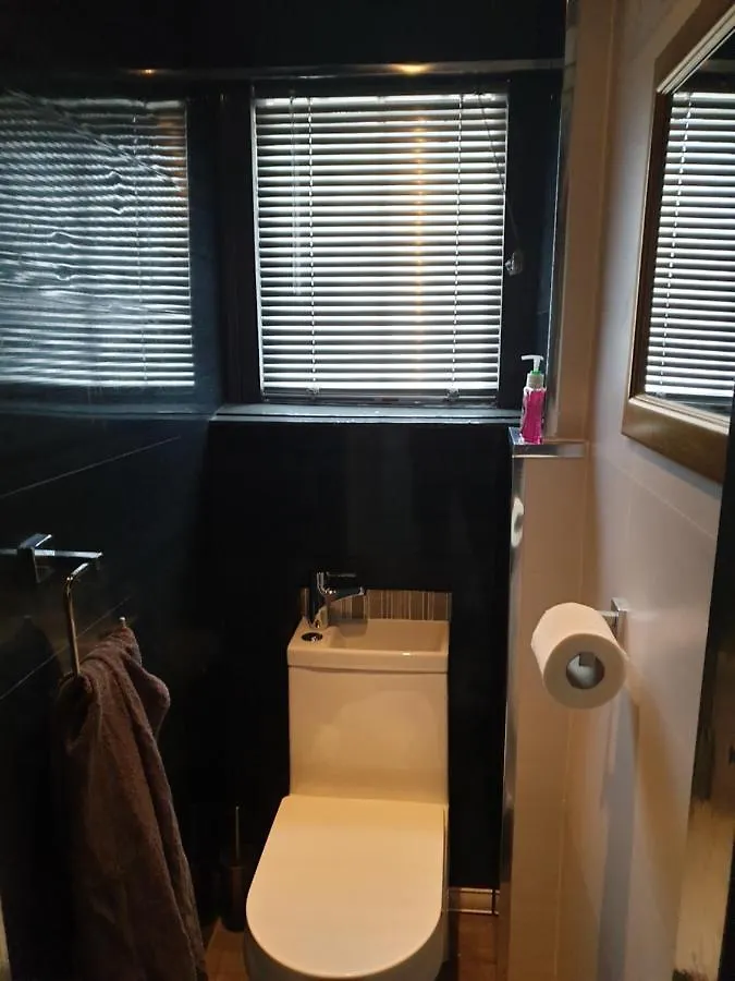 Frederick Douglass - Rooms In The City Edinburg Pensionat