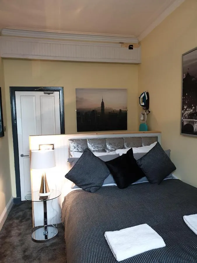 Frederick Douglass - Rooms In The City Edinburg Pensionat